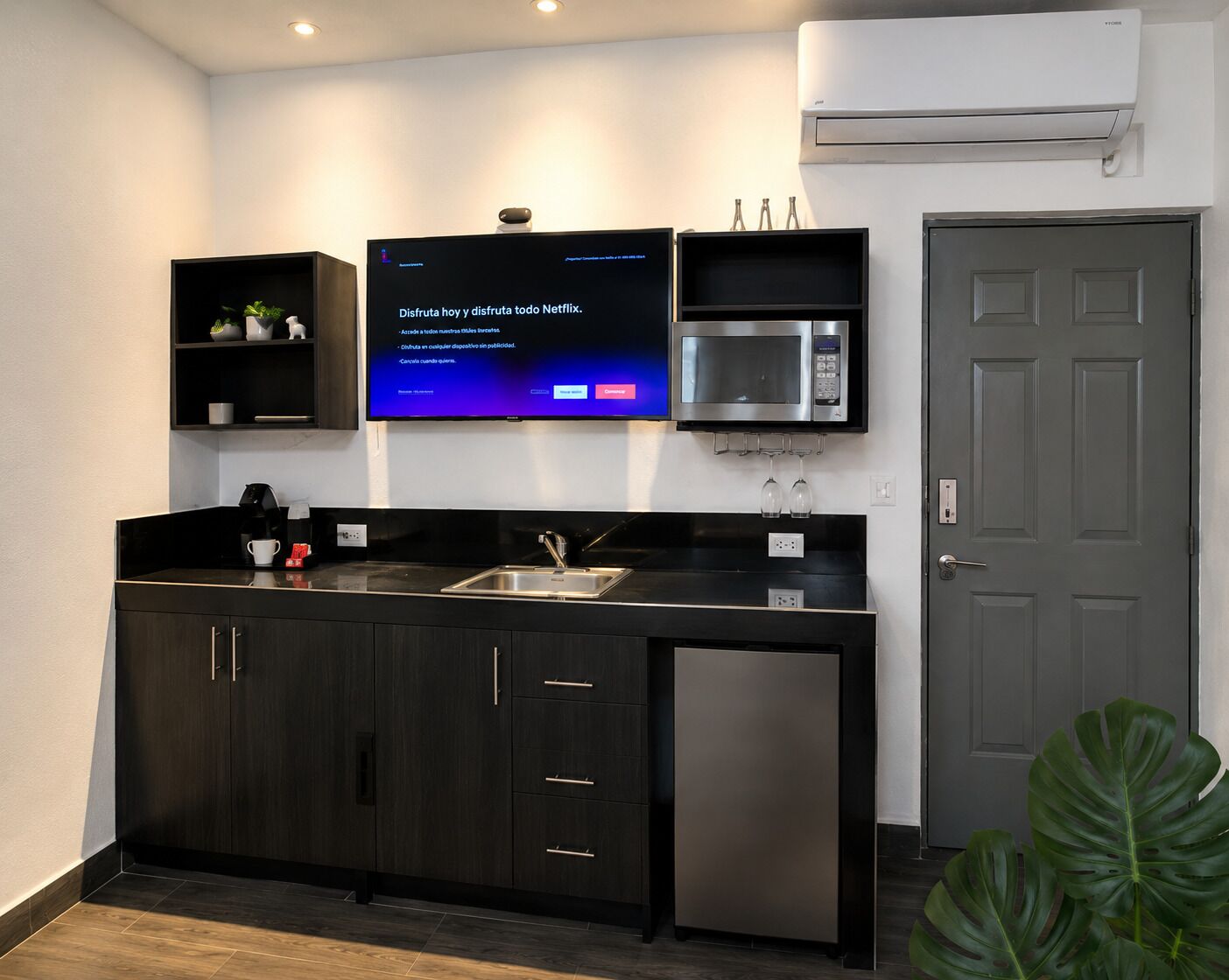 Barrio inn Morelos - Suite #04 Cama king size | Minibar, tabla de planchar con plancha y wifi gratis 