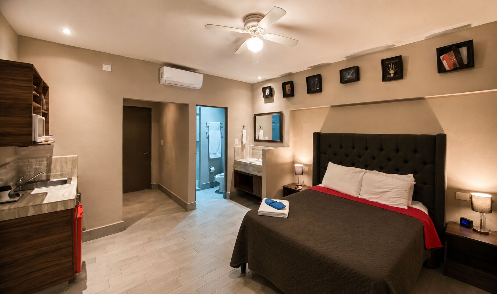 Barrio inn Morelos - Suite #2 | Minibar, tabla de planchar con plancha, wifi gratis