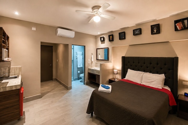 Minibar, iron/ironing board, free WiFi, bed sheets
