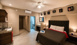 Barrio inn Morelos - Suite #2 | Minibar, tabla de planchar con plancha, wifi gratis