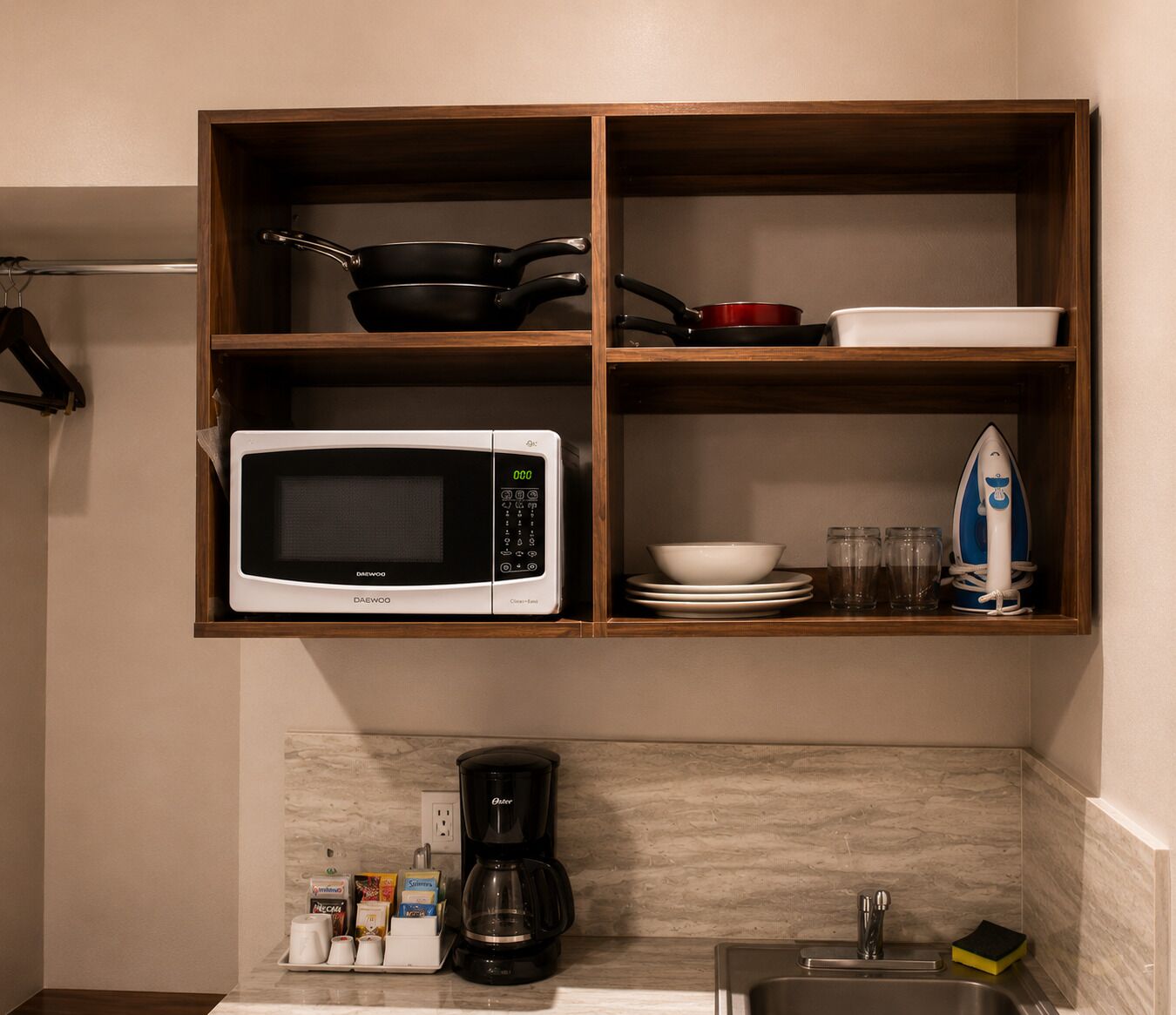 Barrio inn Morelos - Suite #2 | Cocina privada | Cafetera y tetera 