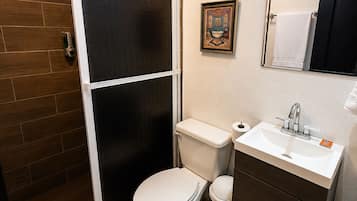 Barrio inn Morelos Suite - #23 Cama matrimonial | Baño | Regadera, toallas, jabón, shampoo
