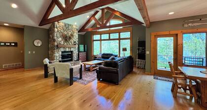 Private Lakefront Retreat | Dock|Beach|Sunroom