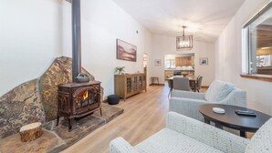 TV, fireplace - 3BR / 3BA McKinney Creek Cabin!  EV Charger! (Tahoma)