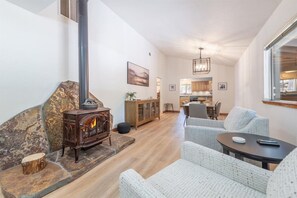 Fernseher, Kamin