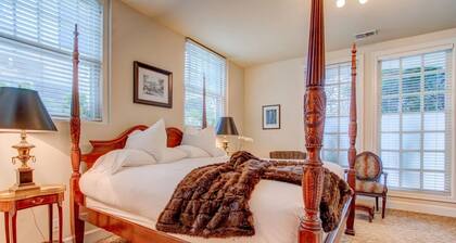 Portland's White House Bed & Breakfast -- The Abe & Mary Room