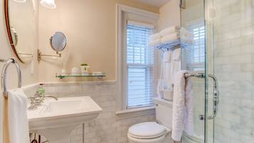 Douche, serviettes fournies