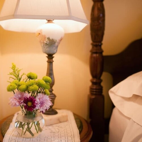Portland's White House Bed & Breakfast -- The Ulysses & Julia Room