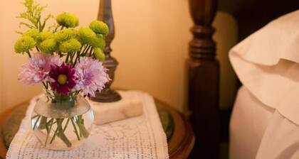 Portland's White House Bed & Breakfast -- The Ulysses & Julia Room