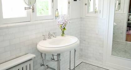 Portland's White House Bed & Breakfast -- The George & Martha Room