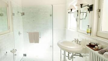 Douche, serviettes fournies