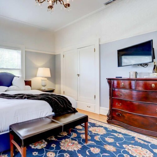 Portland's White House Bed & Breakfast -- The Jack & Jackie Room