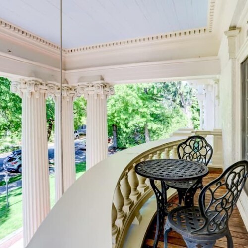 Portland's White House Bed & Breakfast -- The Ike & Mamie Room