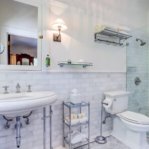 Shower, hair dryer, towels - Portland's White House Bed & Breakfast -- The Franklin & Eleanor Room (Portland)