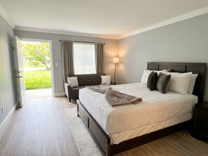 Iron/ironing board, WiFi, bed sheets - Quaint Charlotte StudioAPT withA/C 24hrGym 7Mins toHospitals&DowntownFreeParking (Charlotte)