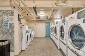 Interior - Quaint Charlotte StudioAPT withA/C 24hrGym 7Mins toHospitals&DowntownFreeParking (Charlotte)