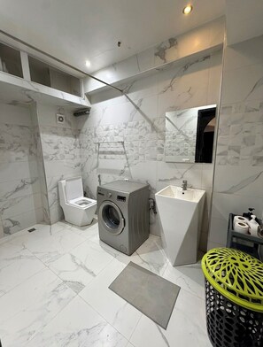 Studio, Stadtblick | Badezimmer
