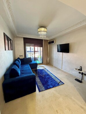 Studio, City View | Ruang tamu