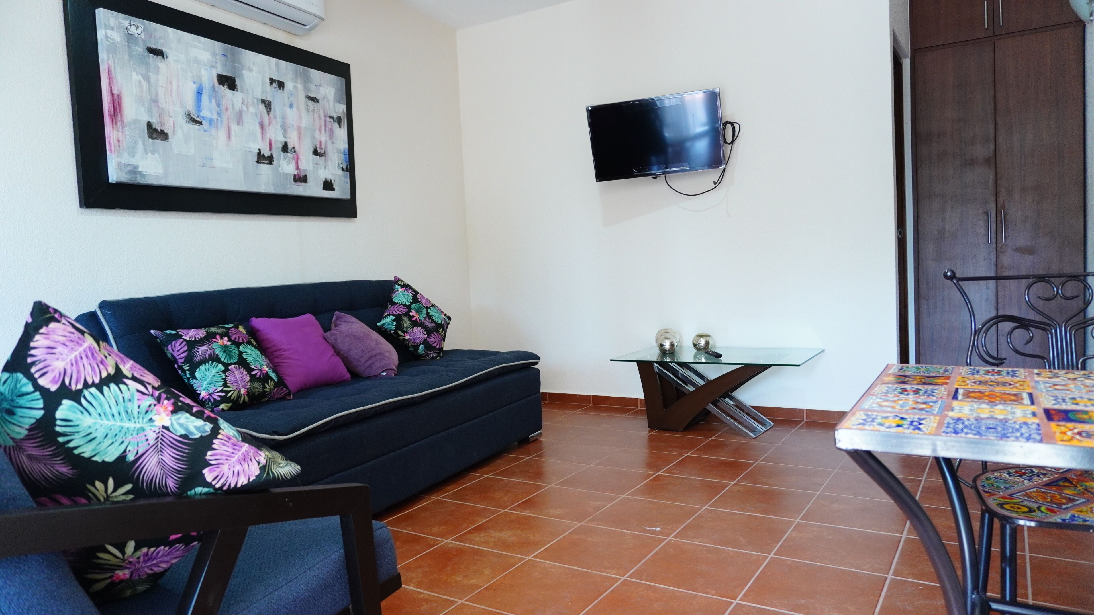 Televisión LED de 32 pulgadas con canales digitales 