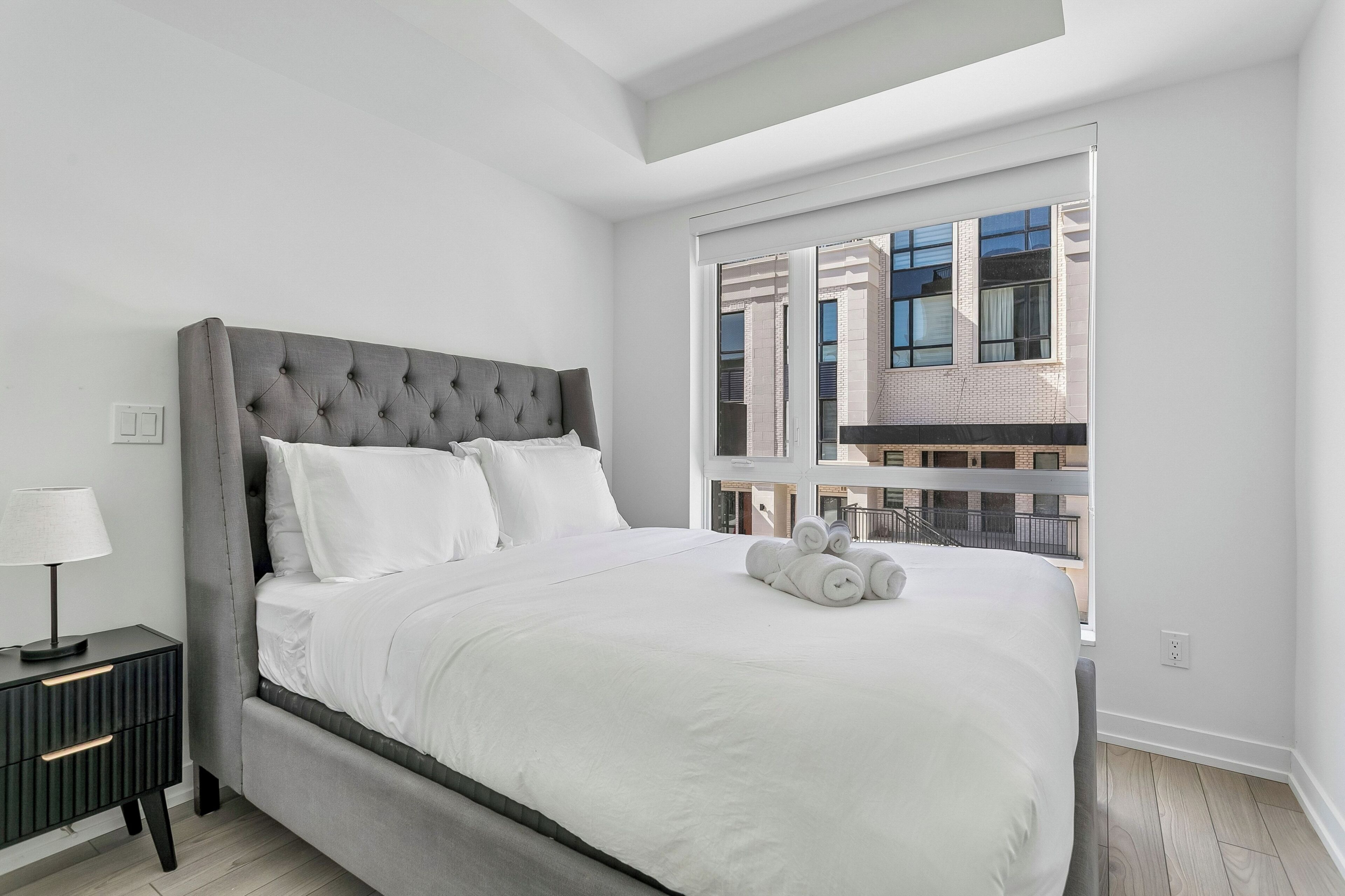 2 bedrooms, internet, bed sheets