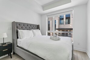 Internet, bed sheets - Home Richmond Hill 2bed2bath | Parking (Richmond Hill)