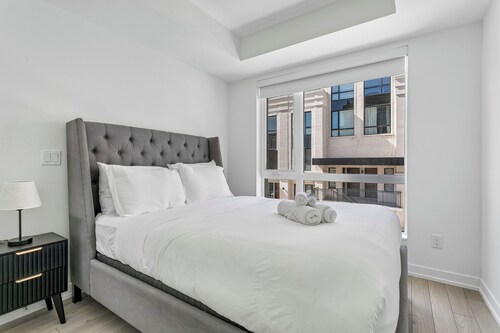 Home Richmond Hill 2bed2bath | Parking