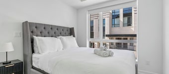 Home Richmond Hill 2bed2bath | Parking