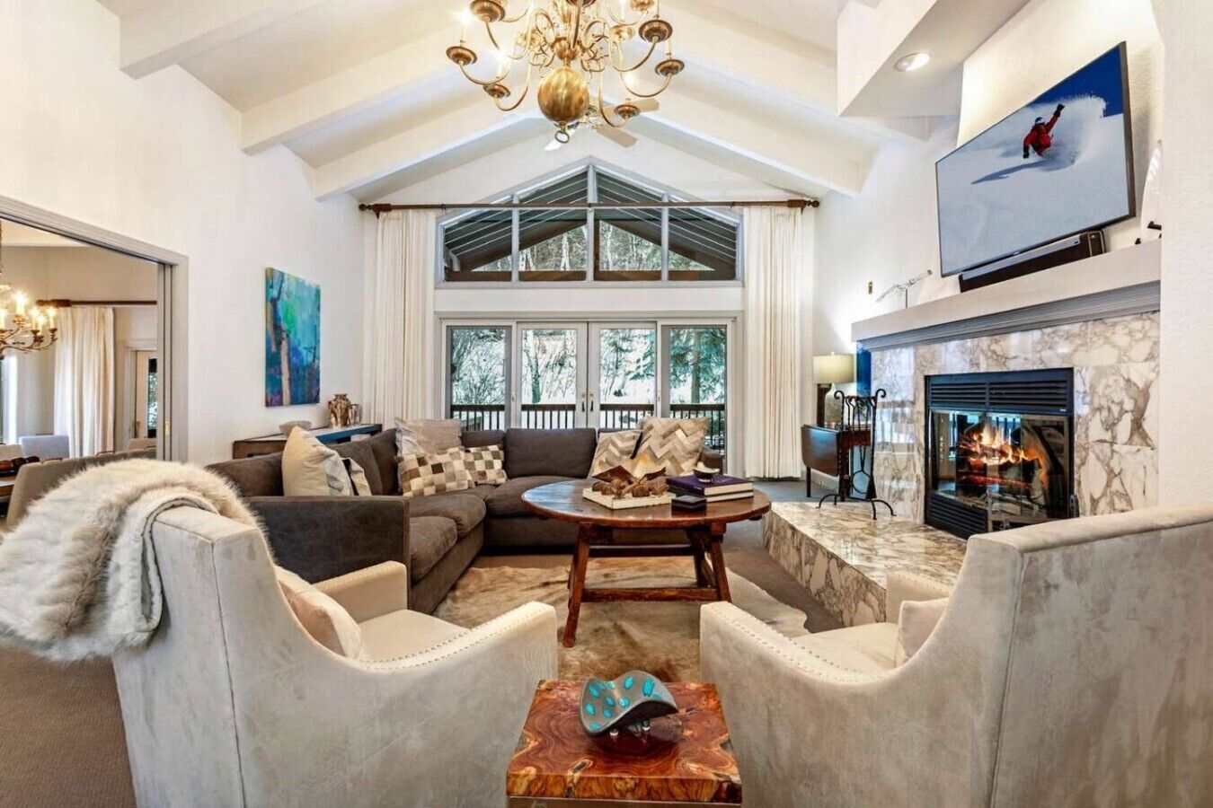 TV, fireplace