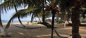 VILLA EBOMÉ 1200m2 "100m" beach