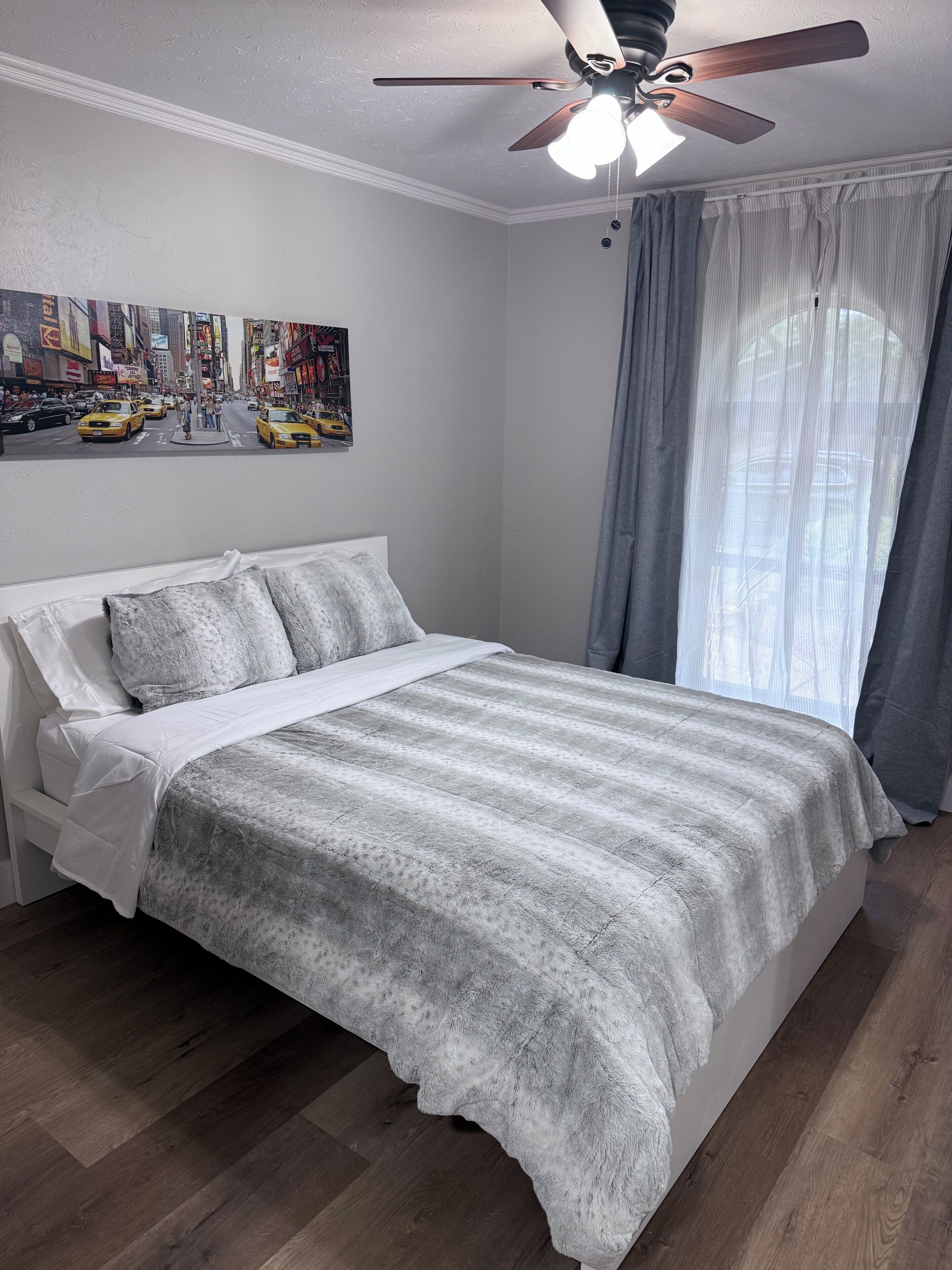 3 habitaciones, tabla de planchar con plancha, wifi y ropa de cama 