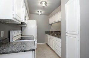 Private kitchen - Cozy Condominium near the heart of Addison (Dallas)