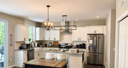 Modern Woodland Retreat - SPECIAL RATES JUNE 26 - JULY 5!