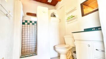 Toallas, jabón, shampoo, papel higiénico