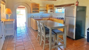 Coffee/tea maker, fridge, microwave, stovetop