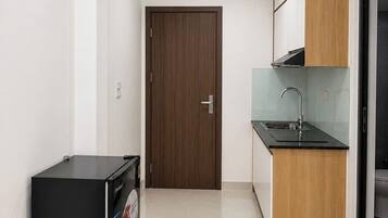 Premium Suite, Balcony, River View | In-room dining