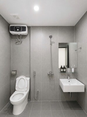 Deluxe-Suite, Balkon, Stadtblick | Badezimmer