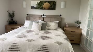 2 bedrooms, iron/ironing board, bed sheets
