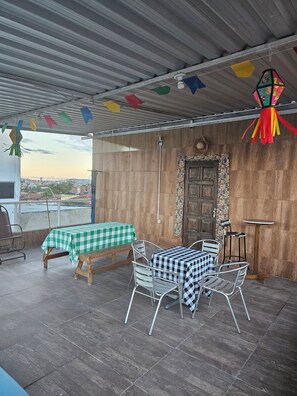 Outdoor dining - Vrbo Property (Campina Grande)