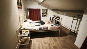 A bedroom with a bed, bedside tables, a wardrobe, a red curtain, and a ceiling light. - House les acacias - 6 people (Mauléon)