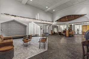 Lobby - W406- New! Loft Style Apt with Amazing MTN View (Canmore)