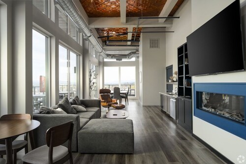 8th Floor Studio Rental with High Ceilings!