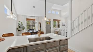 House, Multiple Beds, Garden View (Old Town North Retreat) | Interior