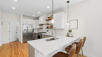 House, Multiple Beds, Garden View (Old Town North Retreat) | Private kitchen