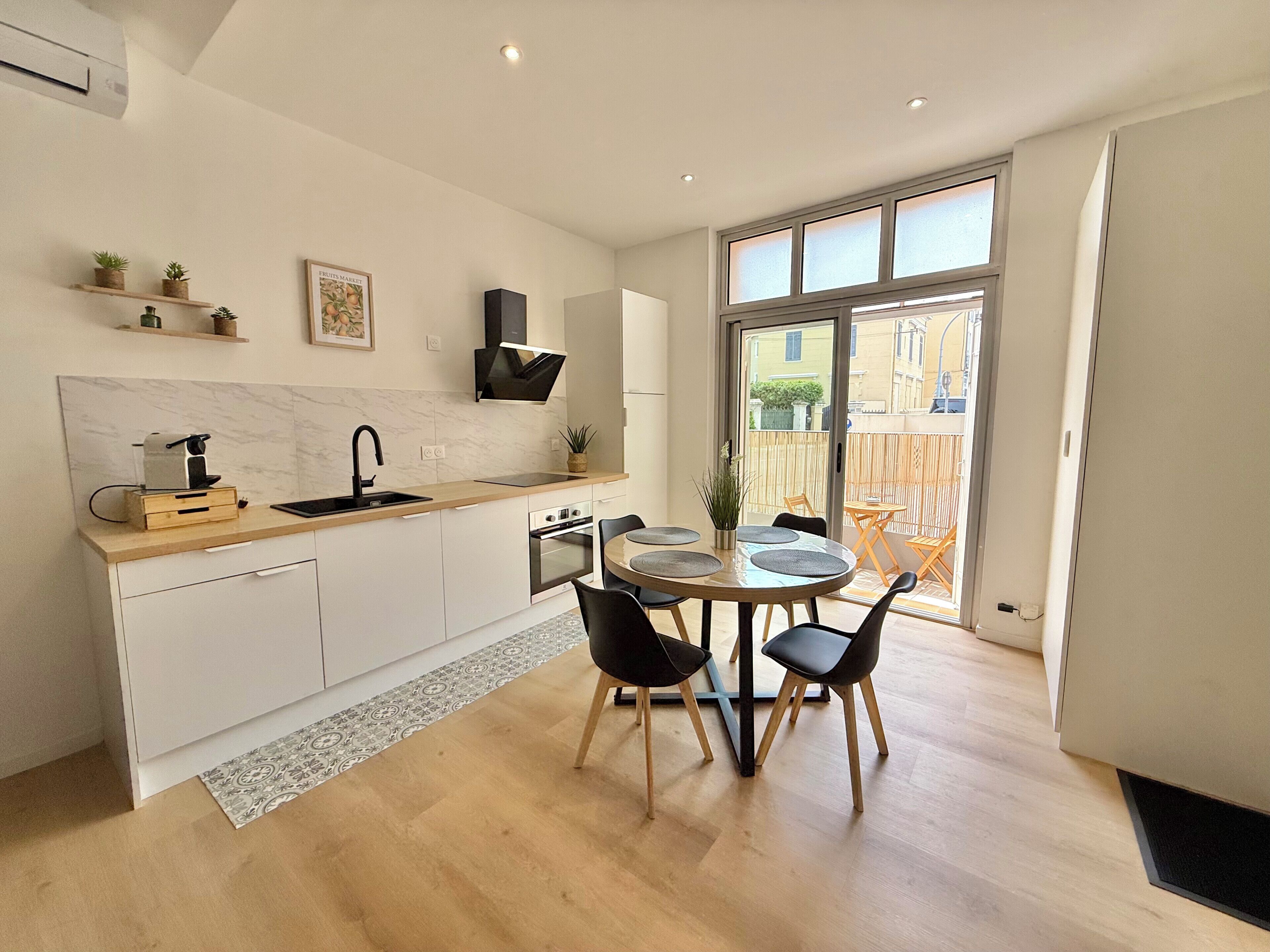 Fridge, oven, dishwasher, coffee/tea maker