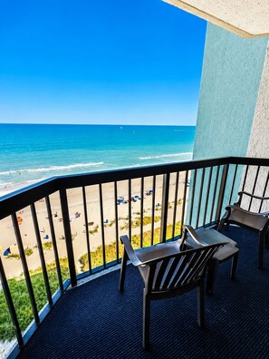 A balcony with a view of the beach and ocean. - Charming Oceanfront Studio for 4! Pinnacle 1163 (Myrtle Beach)
