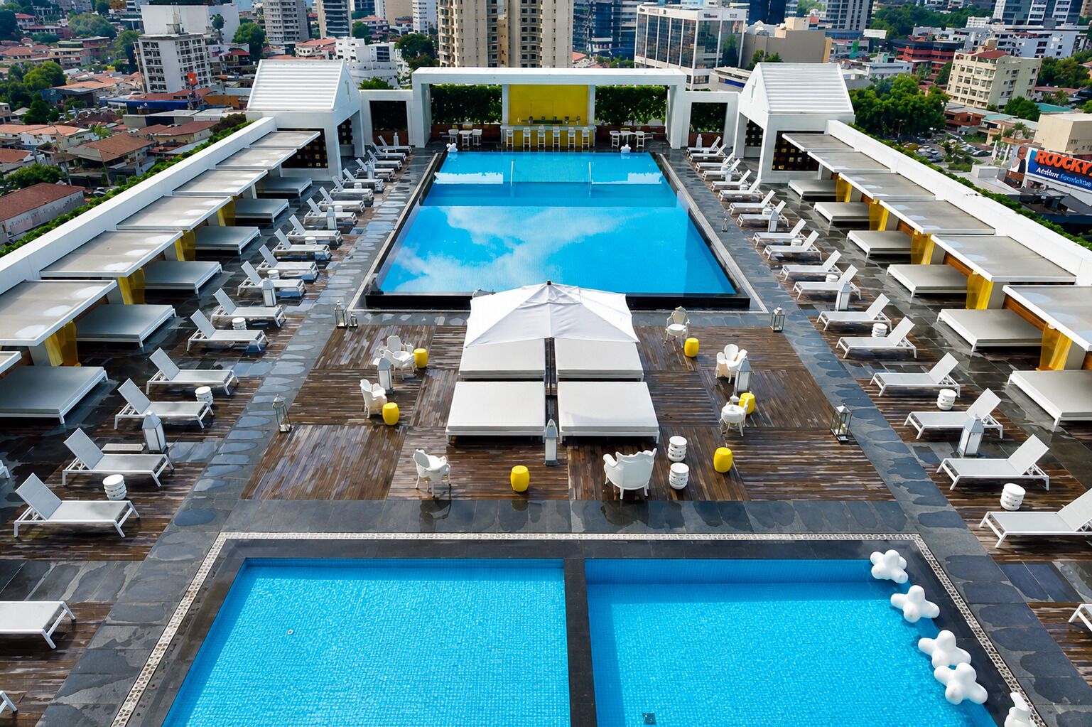 Kolam renang outdoor