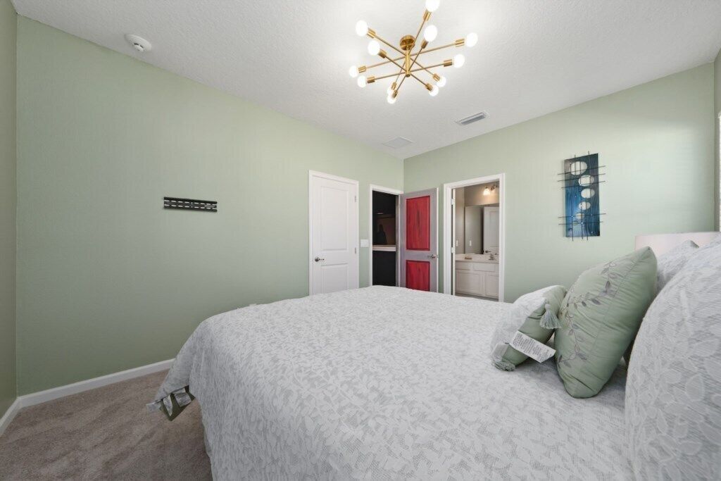 12 bedrooms, WiFi, bed sheets