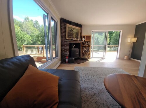 Beautiful, clean 3-bed country house in the woods.