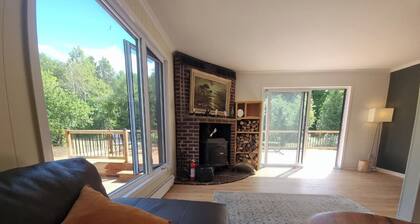 Beautiful, clean 3-bed country house in the woods.