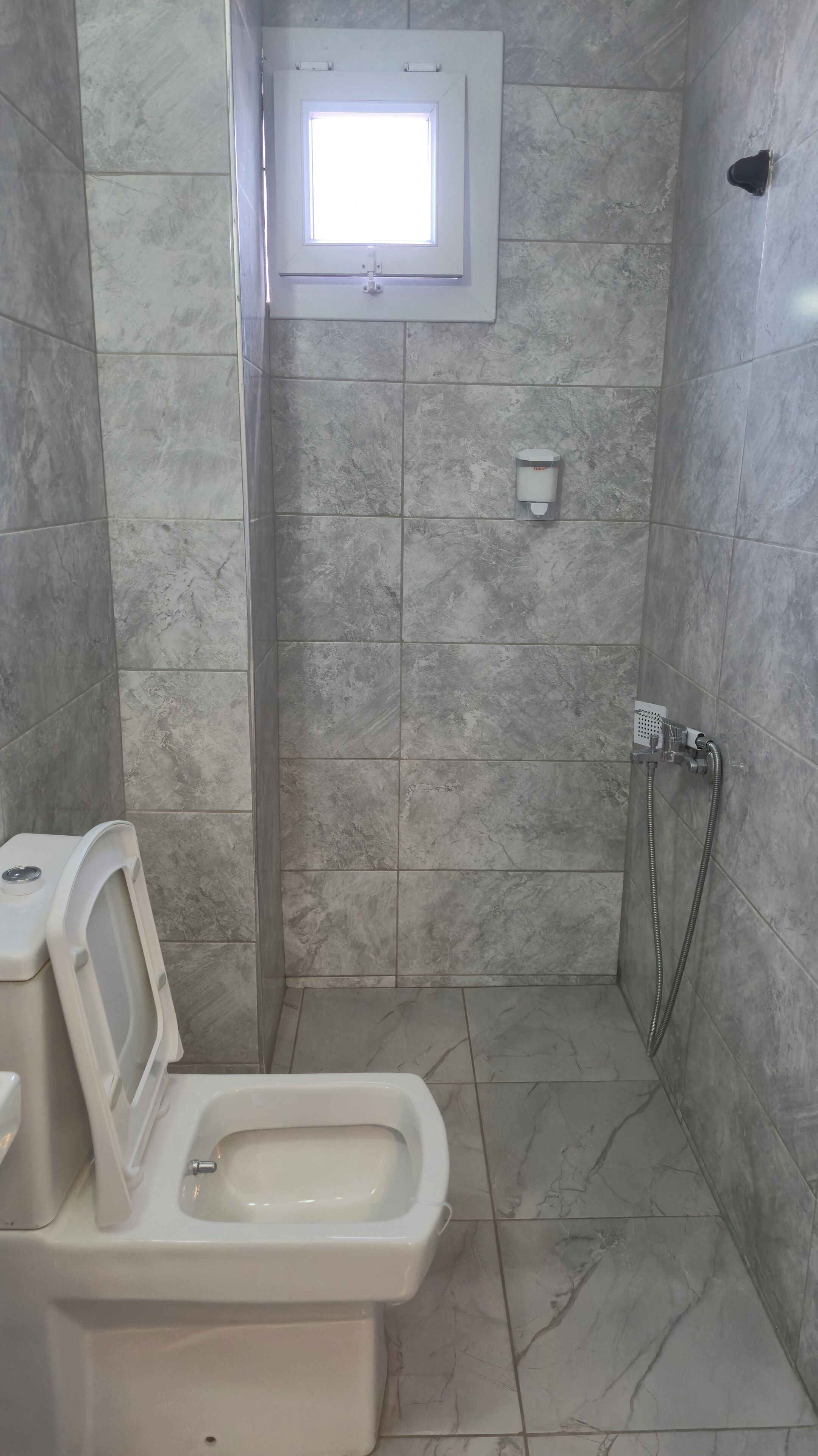 Quarto clássico | Banheiro | Secador de cabelo, toalhas de banho, sabonete, shampoo